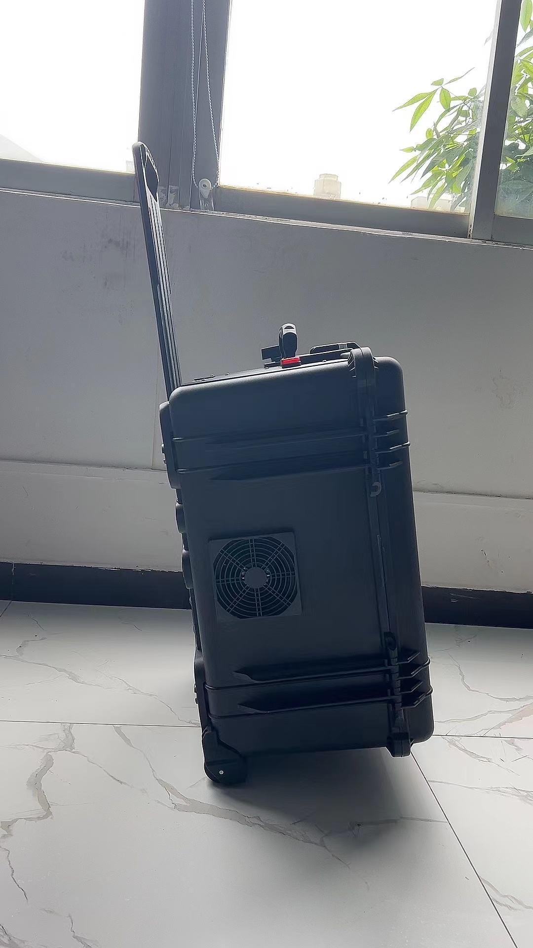 荣邦乡手拉箱型移动通信干扰器